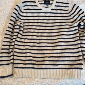 American Eagle Outfitters Sweater